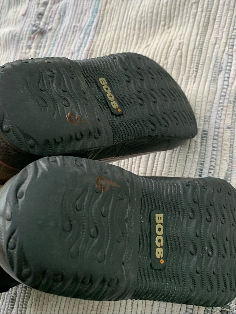 Bogs classic High black Spiders II boot youth/ little boy size 2